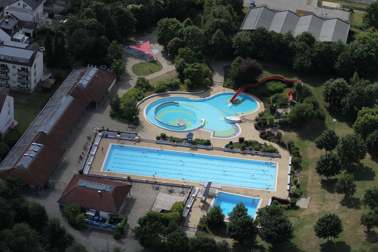 Freibad Friedrichsdorf von oben