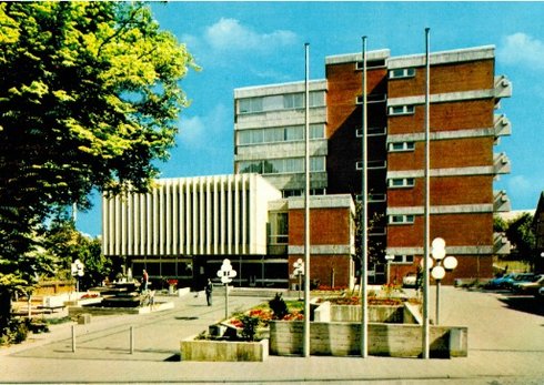 Das neue Friedrichsdorfer Rathaus in den 70er Jahren. Das neue Friedrichsdorfer Rathaus in den 70er Jahren
