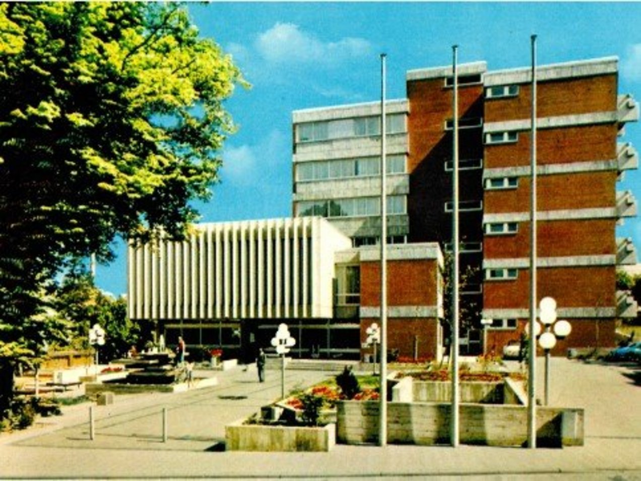 Das neue Friedrichsdorfer Rathaus in den 70er Jahren. Das neue Friedrichsdorfer Rathaus in den 70er Jahren