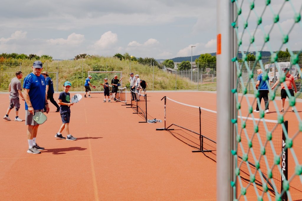 Am Tag des Sports hat der TV Burgholzhausen Pickle Ball im Sportpark Friedrichsdorf vorgestellt