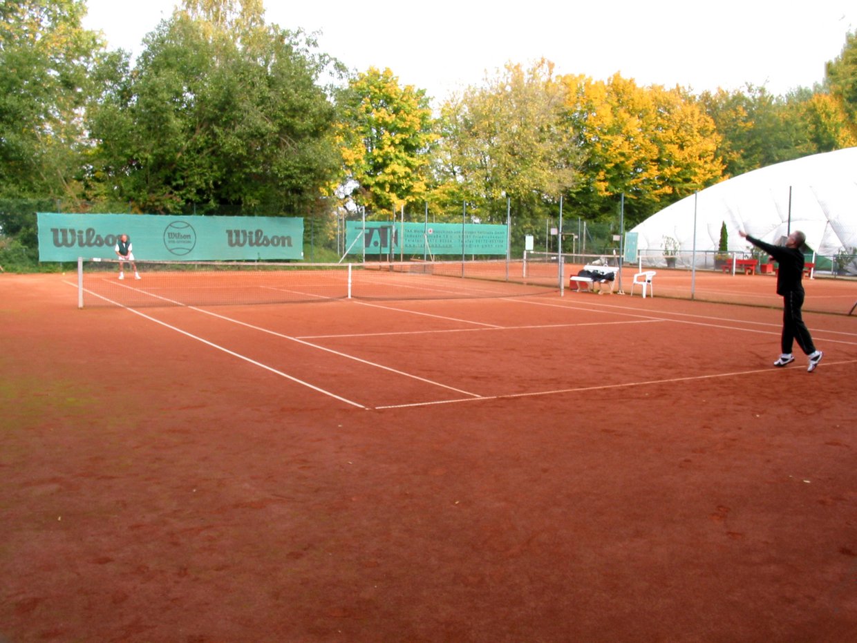 Ansicht Tennisplatz Seulberg mit Tennis Traglufthalle
