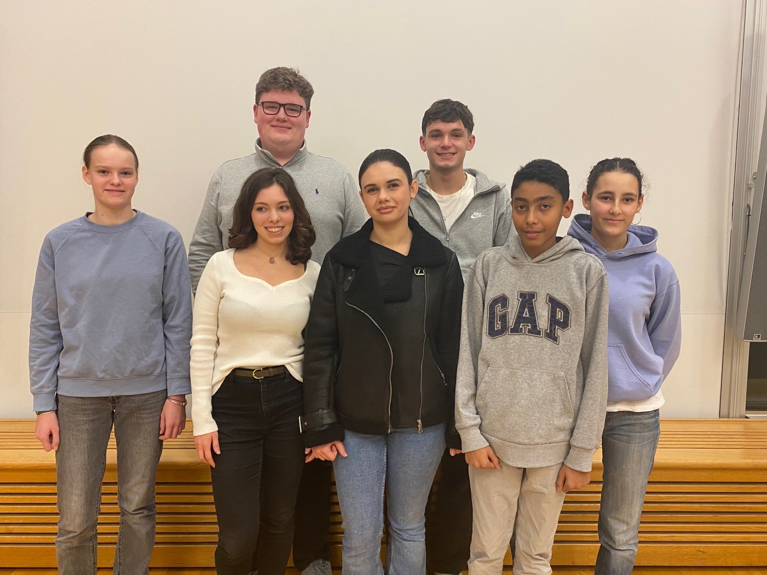 Zu sehen sind die Mitglieder der aktuellen Jugendvertretung der Stadt Friedrichsdorf