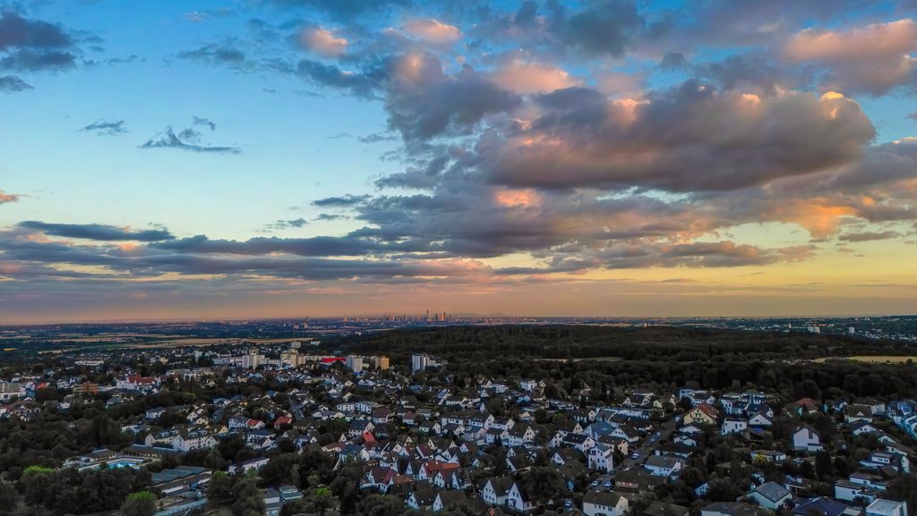 Auf der Darstellung ist Friedrichsdorf von oben zu sehen.