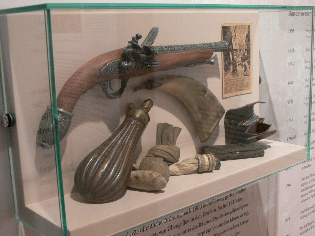 Das Bild zeigt Utensilien der Kapersburg Räuber.