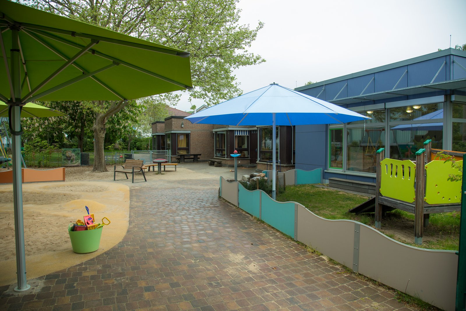 Auf der Darstellung ist die Kita „Unterm Regenbogen“ zu sehen.