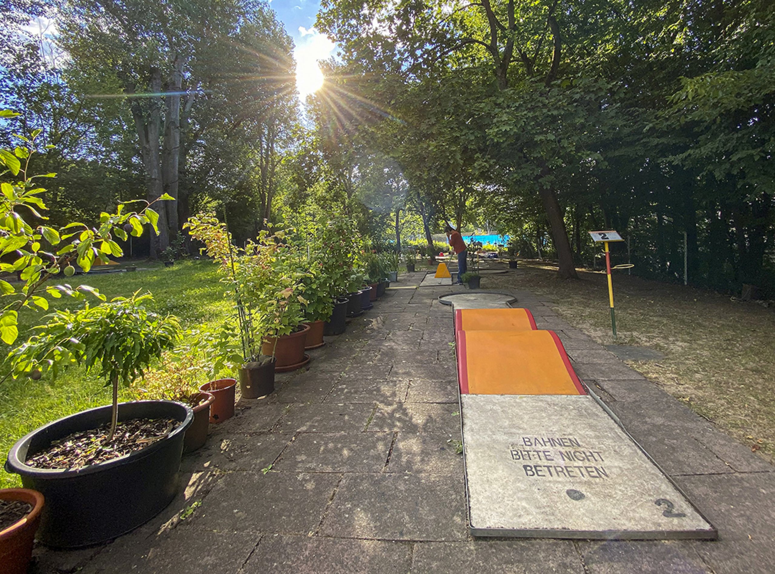 Auf der Darstellung ist ein Hindernis der Minigolfanlage zu sehen.