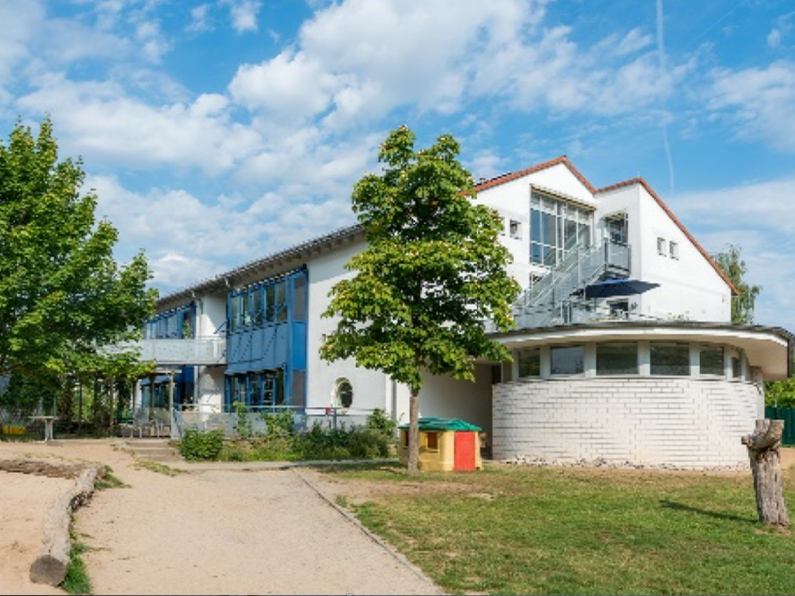 Auf der Darstellung ist die Einrichtung Kinderburg Holzhausen zu sehen.