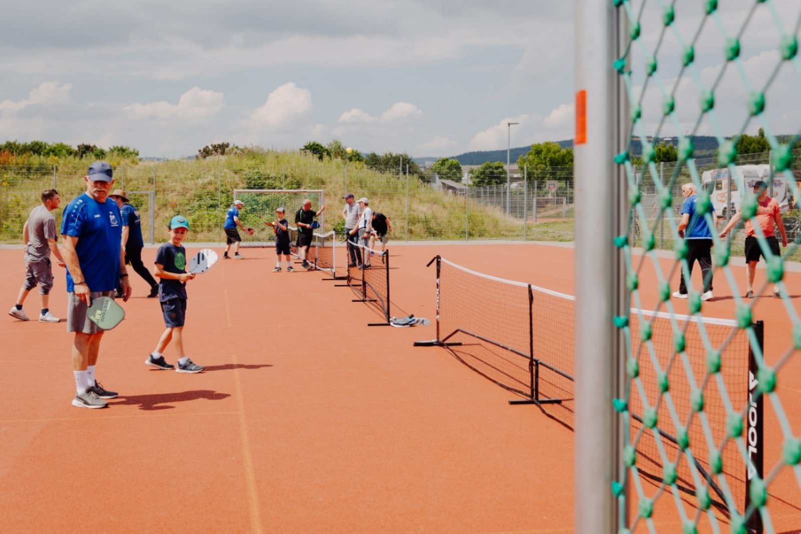 Am Tag des Sports hat der TV Burgholzhausen Pickle Ball im Sportpark Friedrichsdorf vorgestellt