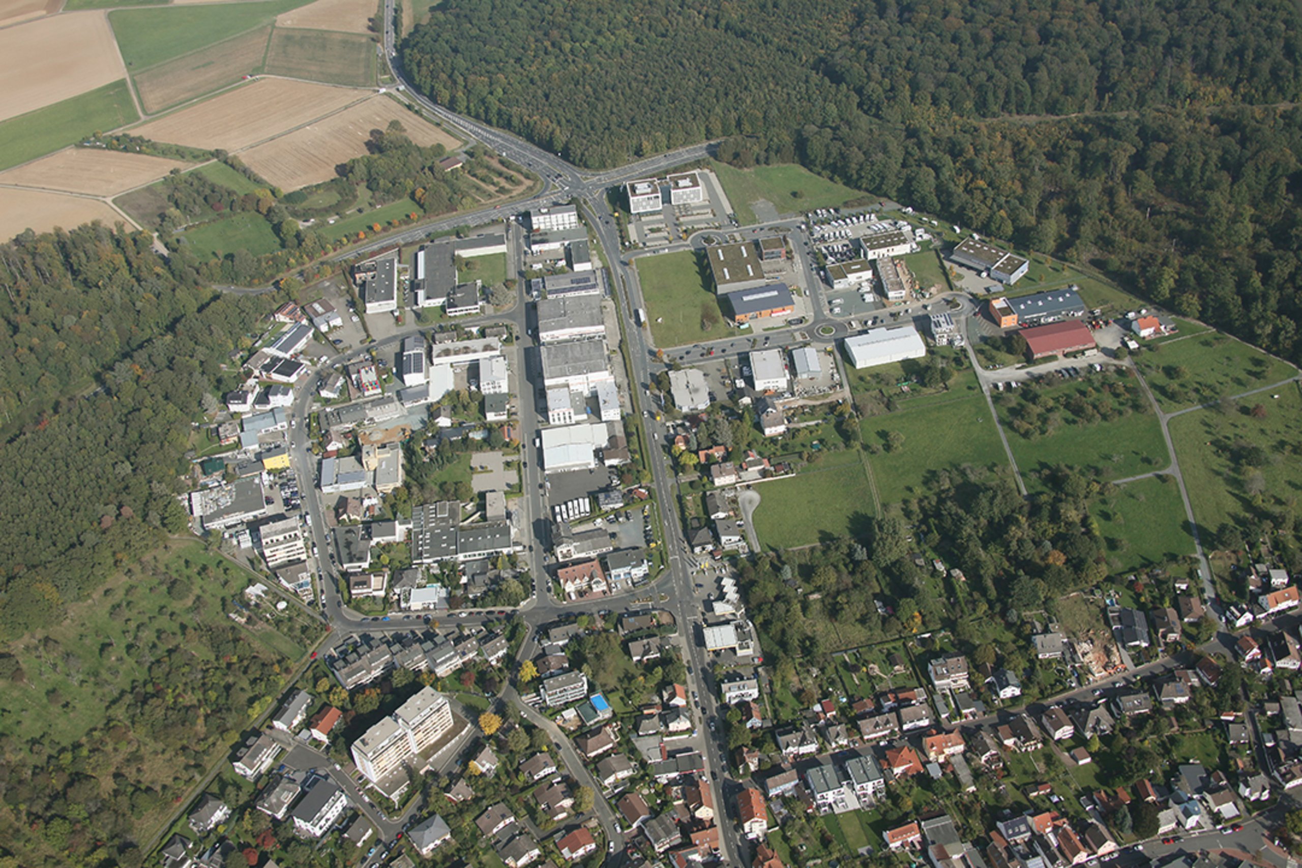 Luftbild des Gewerbegebiets Otto-Hahn-Straße in Friedrichsdorf