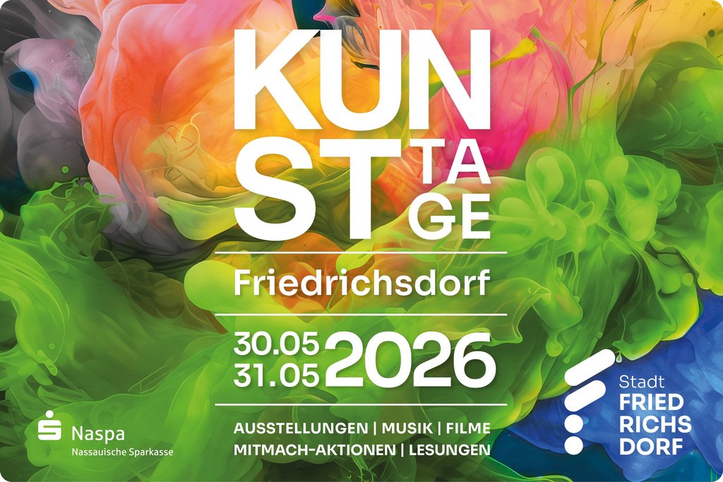 Weißer Schriftzug vor bunten Farbschlieren