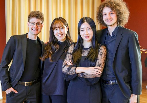 Auf dem Bild sind die vier Musiker des Lotus Ensembles zu sehen.