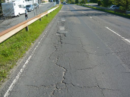 Fahrbahnschäden an der Homburger Landstraße