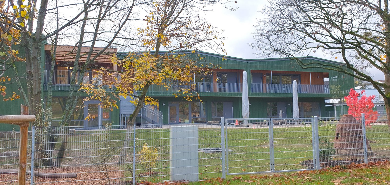 Auf dem Bild ist das Gebäude der Kindertageseinrichtung Villa Kunterbunt zu sehen.