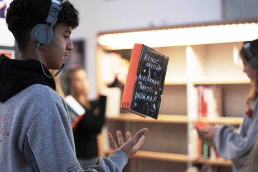 Personen mit Büchern